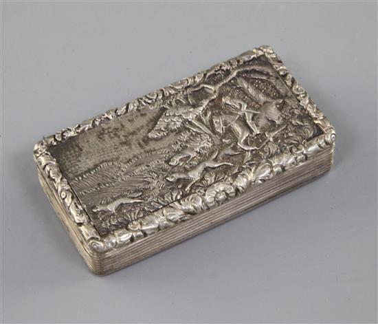 A George IV silver rectangular snuff box, the lid decorated in relief with a hunting scene, 72mm.